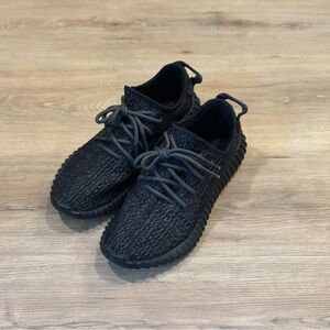adidas YEEZY BOOST 350 - Pirate Black (2023)